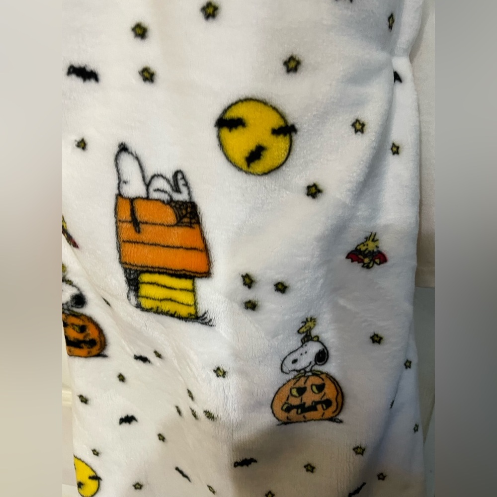 Snoopy Halloween throw - Picture 2 of 2
